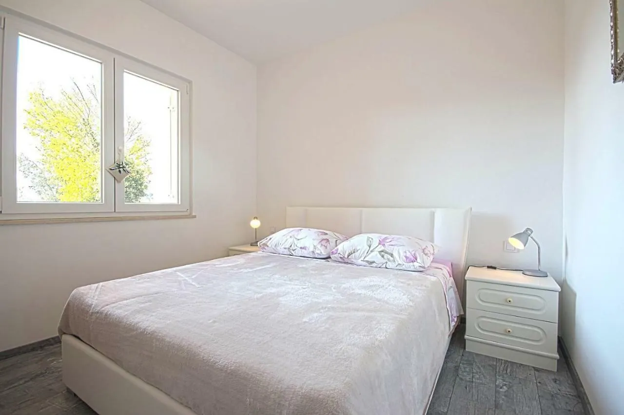 *Amazing Modern Apartment With 2 Bedrooms* Vodnjan 3*,