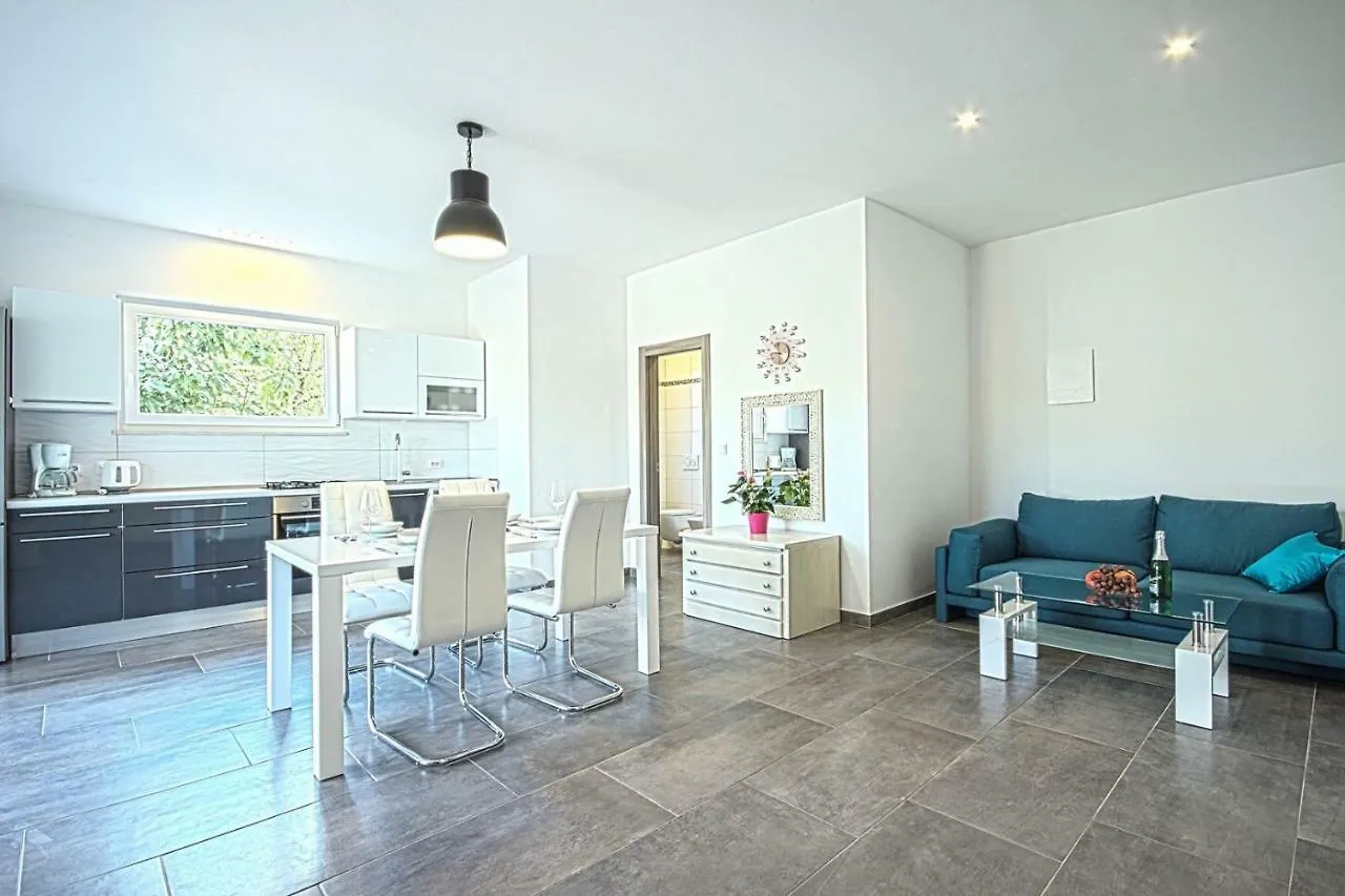 Guest house *Amazing Modern Apartment With 2 Bedrooms* Vodnjan